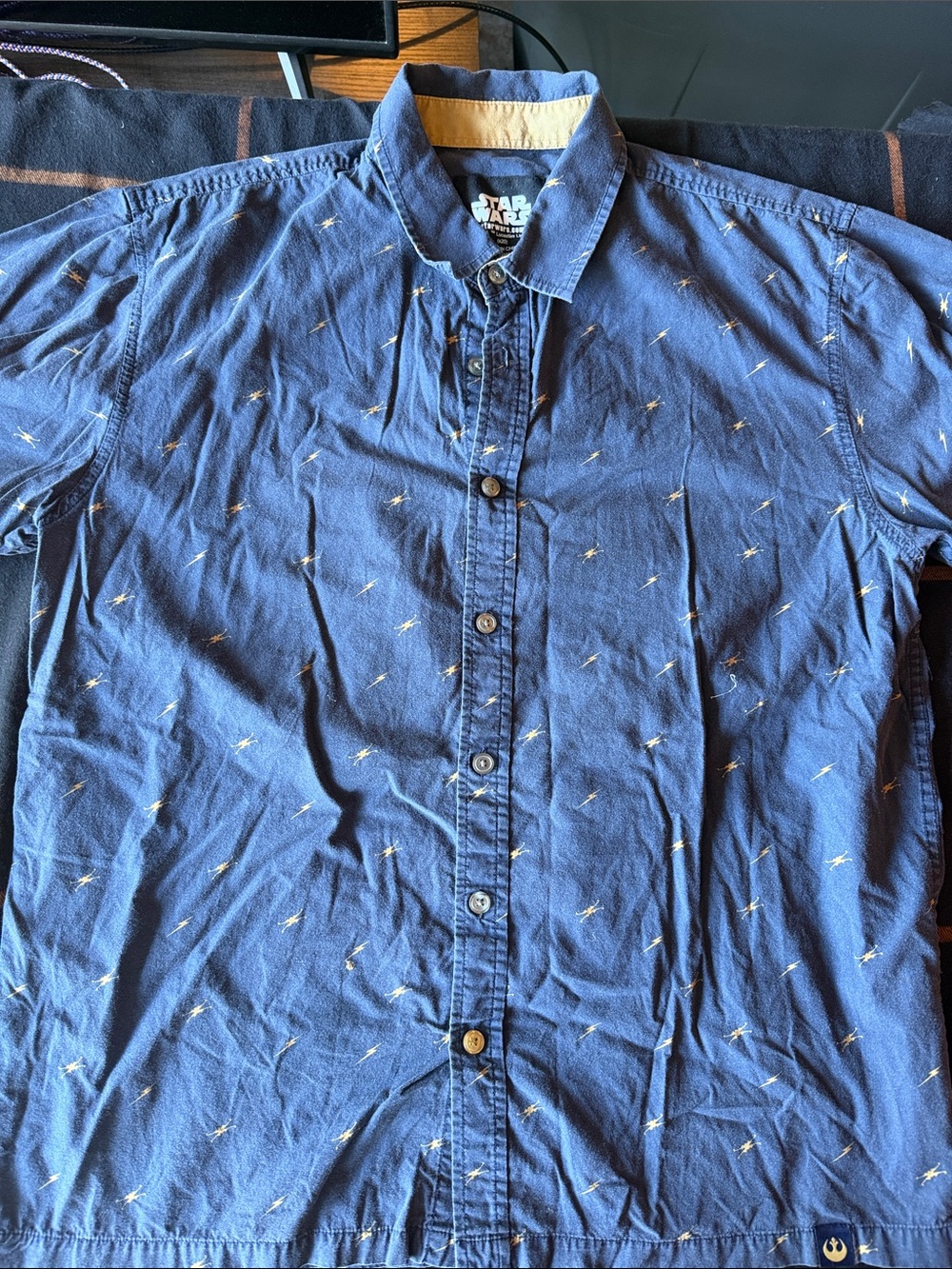Star Wars Men's Blue Short-Sleeve Button-Down Shirt with Cream Accent